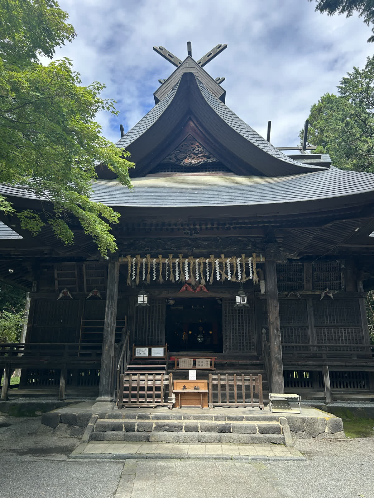 冨士御室浅間神社の本宮本殿